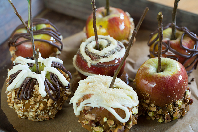 Appels bestrooid met chocola, nootjes en rietsuiker